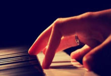 开云体育下载-小组赛首轮即巅峰！欧洲豪门暗战，开场90分钟定江山