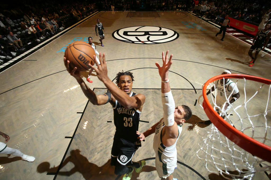 雄鹿实力碾压对手，获得胜利继续领跑