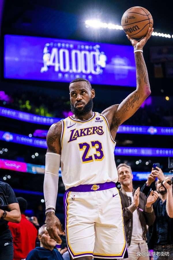 篮球明星风采：詹姆斯抢尽风头独揽大多数MVP荣誉的简单介绍