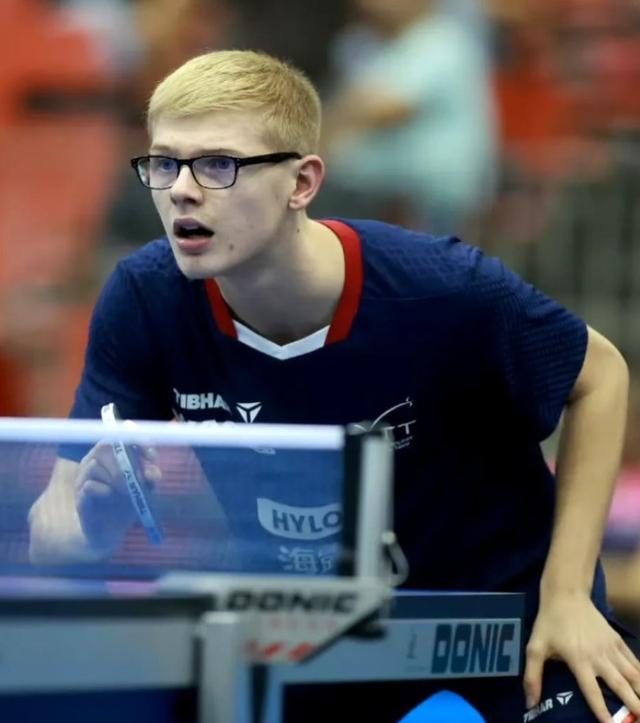 优秀球员崭露头角，引领球队冲刺冠军梦