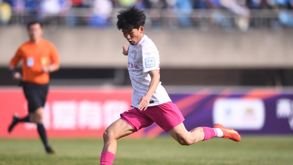 包含荷兰俱乐部引进新教练挑战强敌的词条