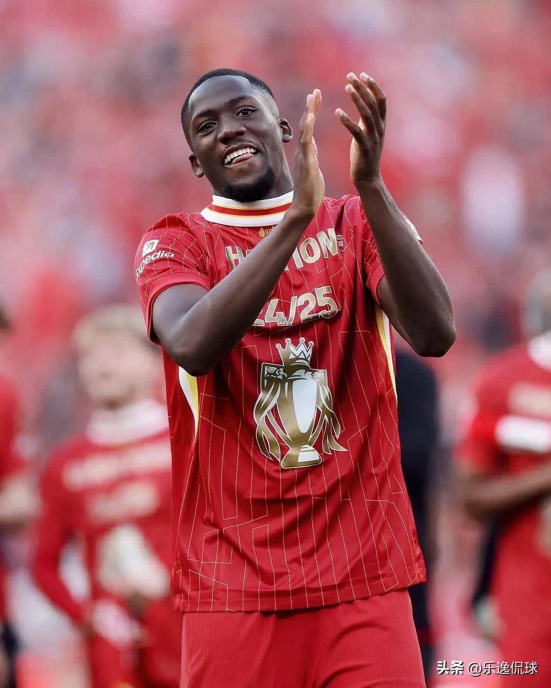 惊艳表现：年轻球员在比赛中展现出色发挥的简单介绍