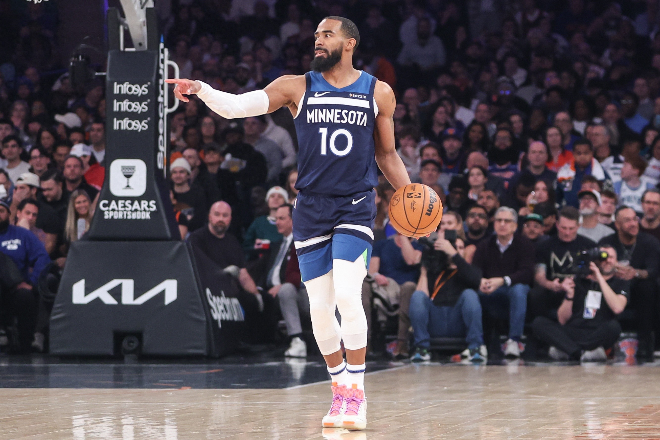 关于森林狼队突破魔术队防线主帅赞球员拼劲的信息 关于森林狼队突破魔术队防线主帅赞球员拼劲的信息