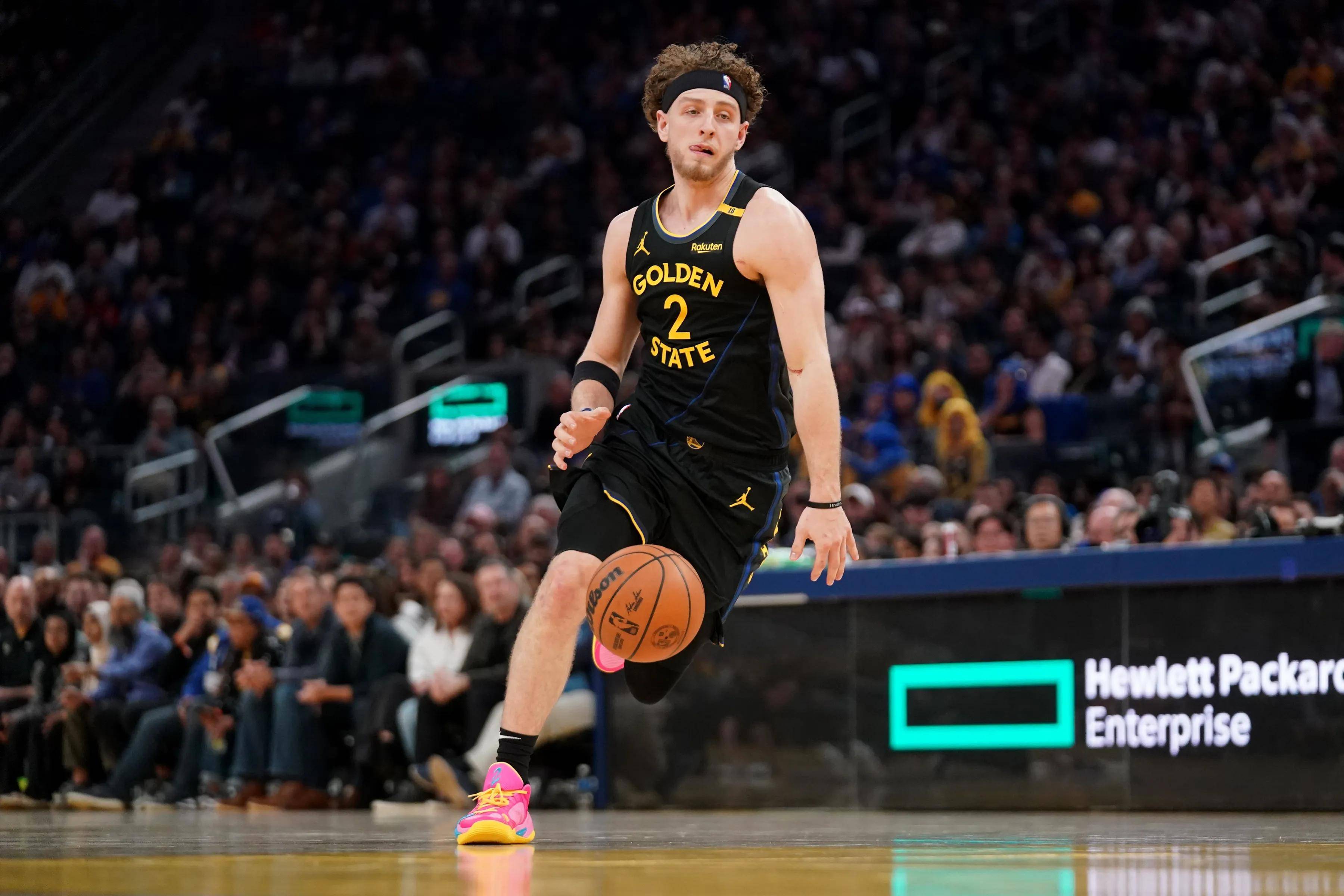 开云体育官网-勇士队员受伤下场，球队战绩受到影响