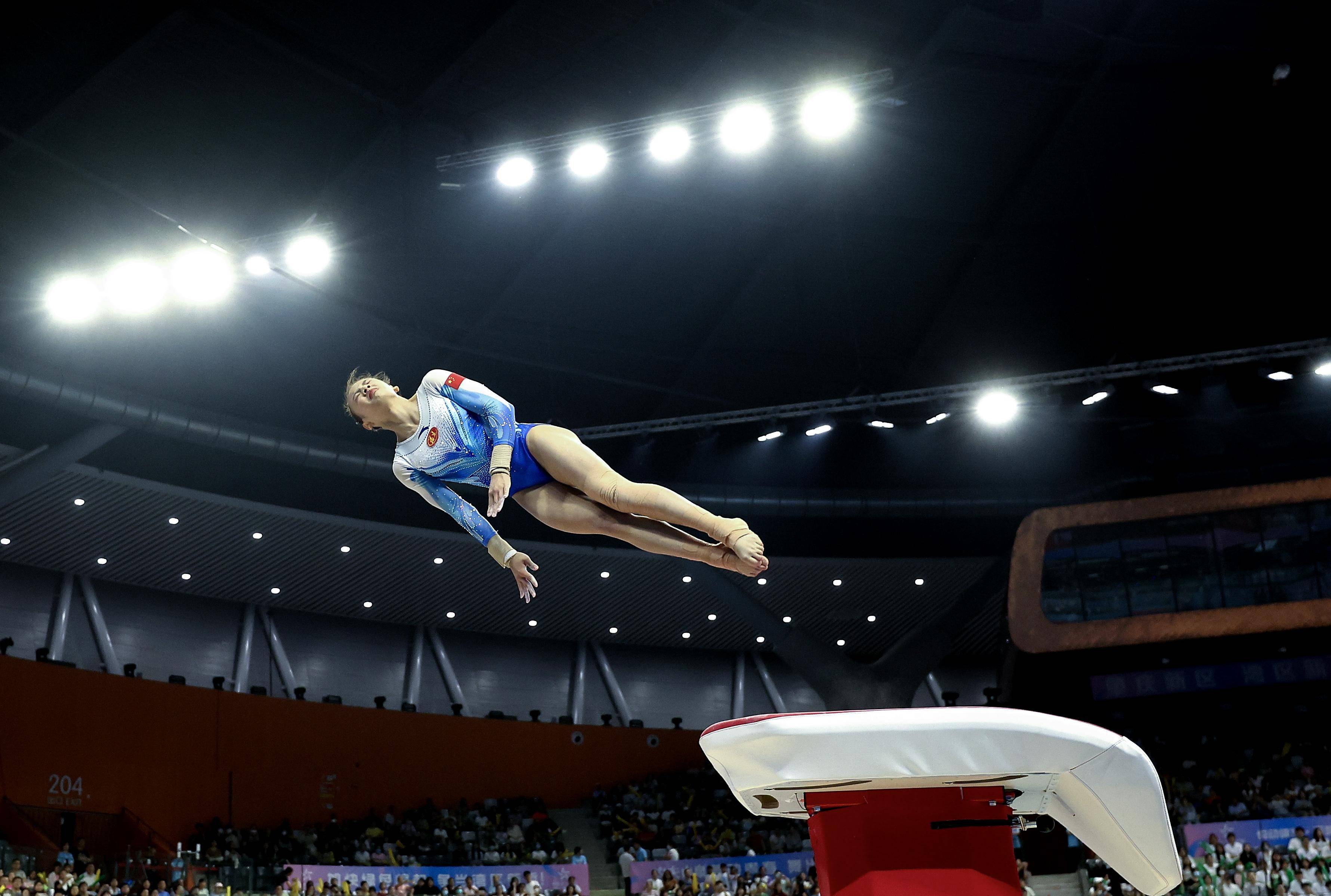 开云APP-体操比赛中，中国选手动作规整，惊艳全场