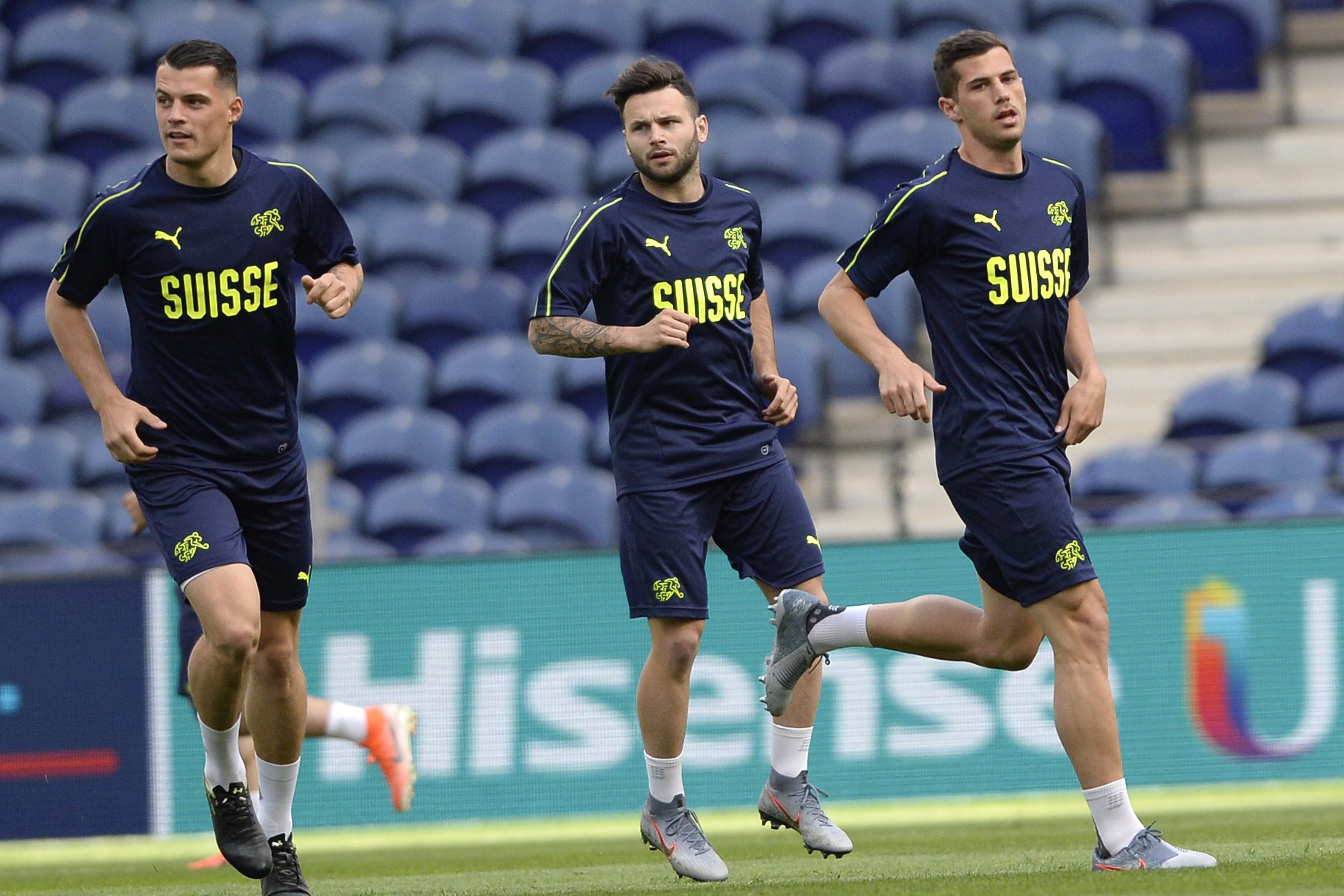 瑞士队备战关键战役，全力出击