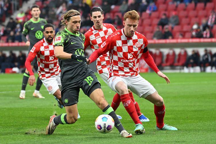 弗赖堡客场大胜杜塞尔多夫，排名大涨