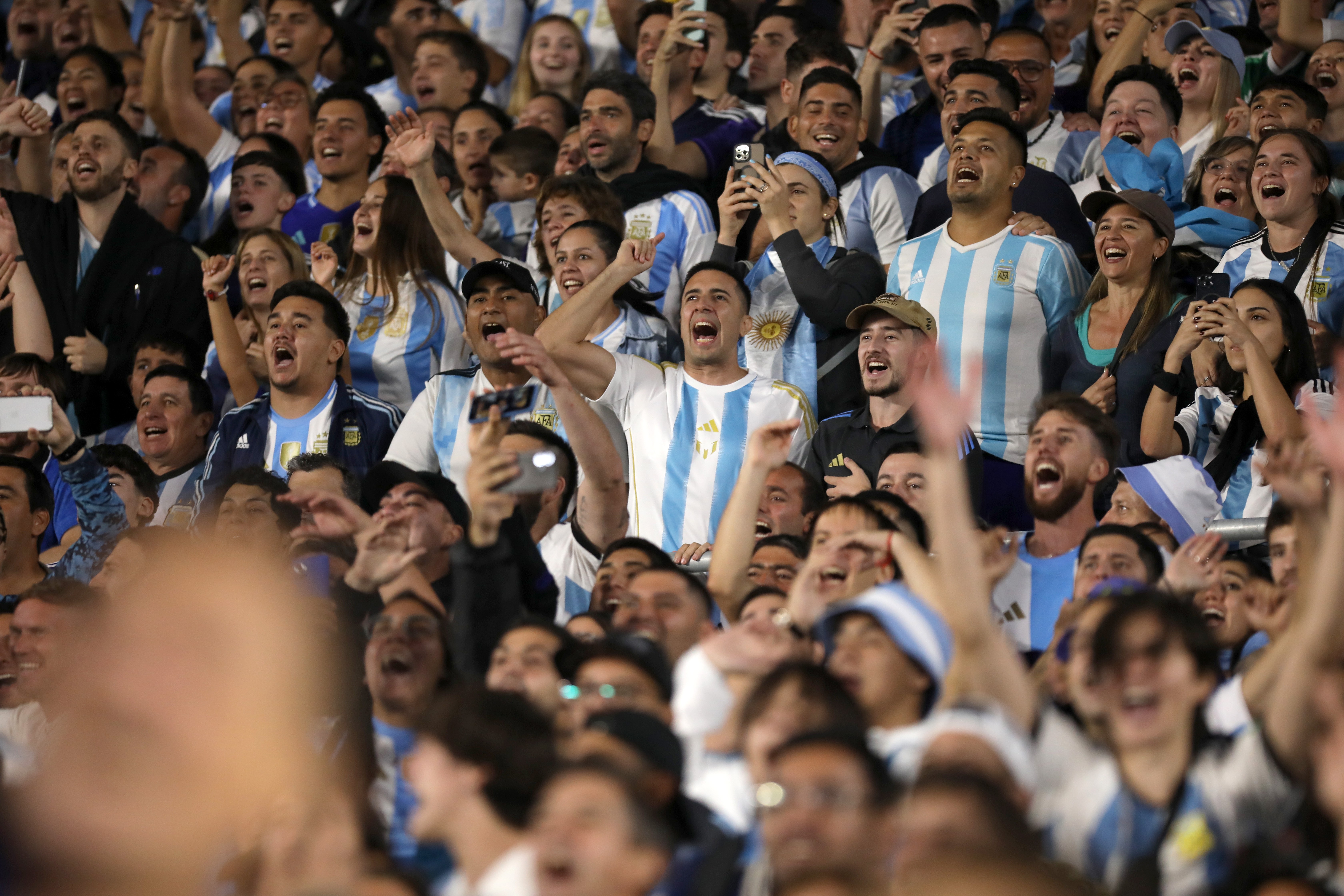 开云体育中国-阿根廷踢球传统再现：女足比赛激情澎湃