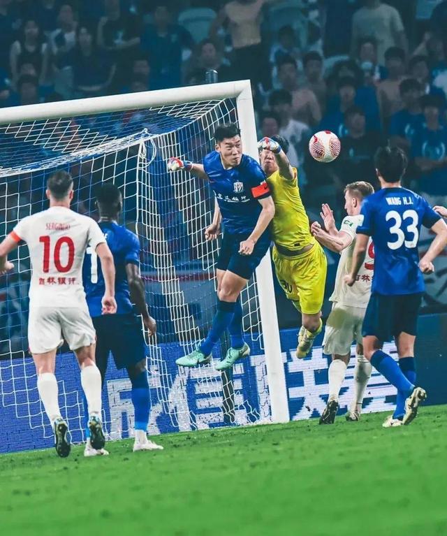 顶级球队交锋，中超积分榜再掀波澜