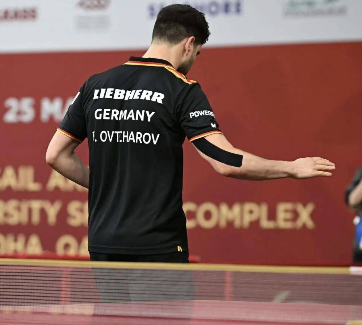 包含突发新闻：队友受伤退赛，桌球选手孤身战胜对手的词条