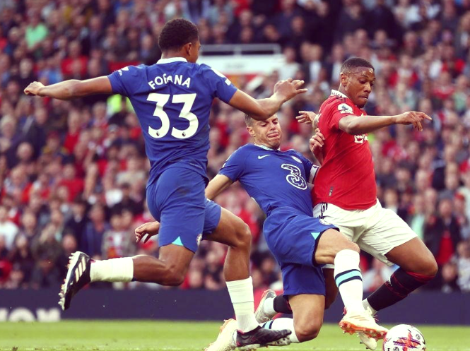 曼联主场大胜，欧冠晋级前景一片光明