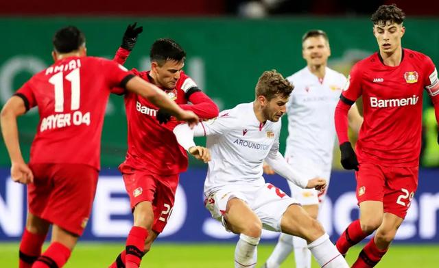 热刺遗憾落败，绅士输掉足球场里