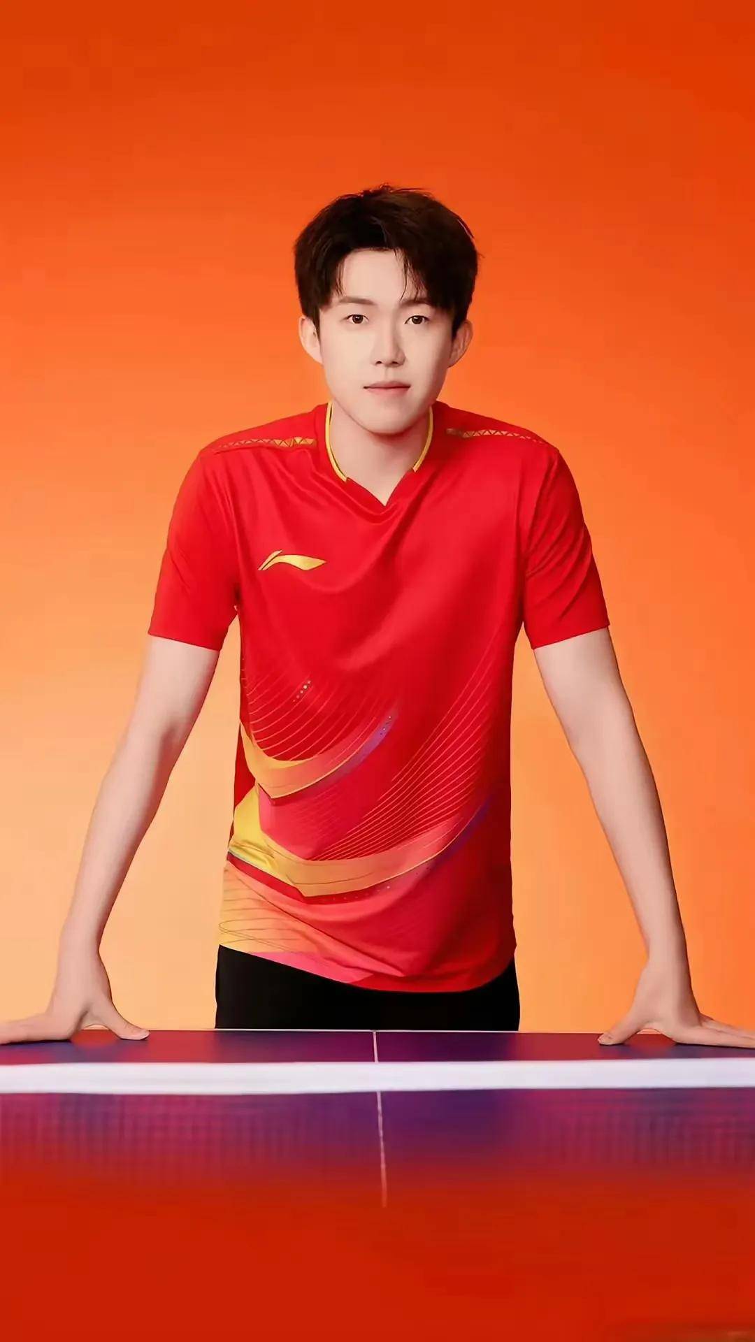 运动员精湛技艺,观众眼睛为之一亮 运动员精湛技艺,观众眼睛为之一亮