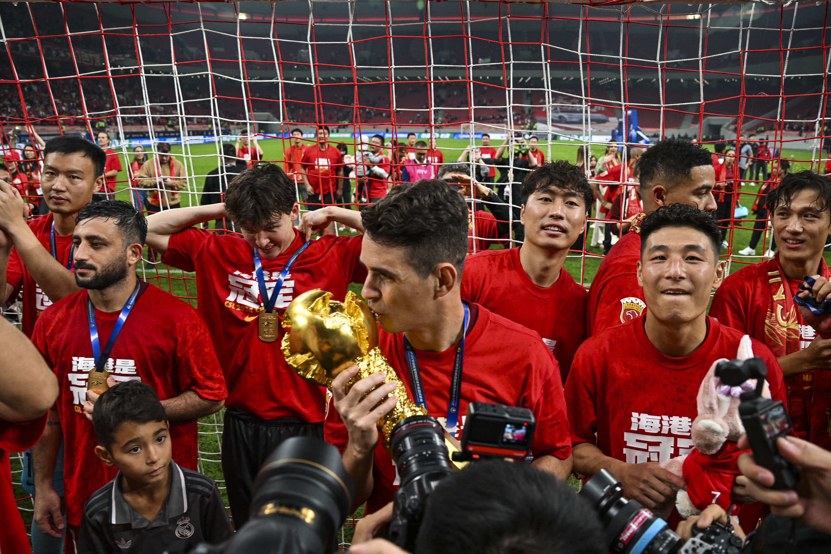 上港豪取主场胜利,继续领跑中超的简单介绍 上港豪取主场胜利,继续领跑中超的简单介绍