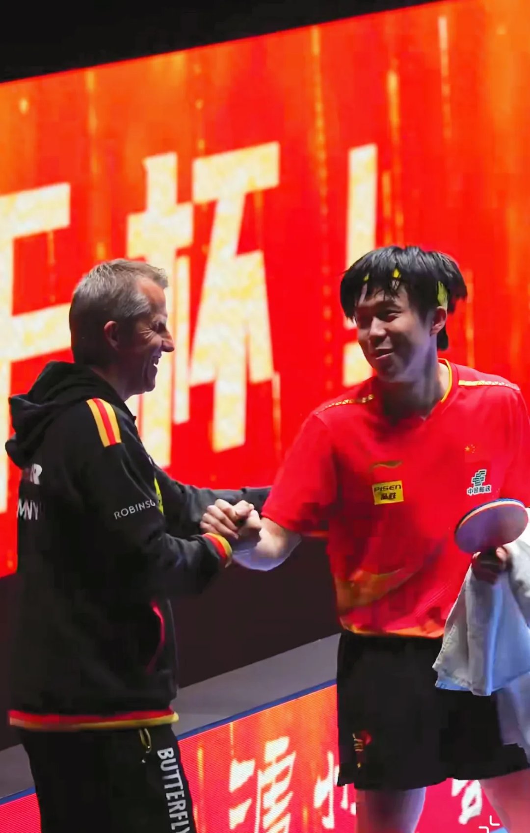 开云APP-对手实力不容小觑，球队团结一心向前迈进