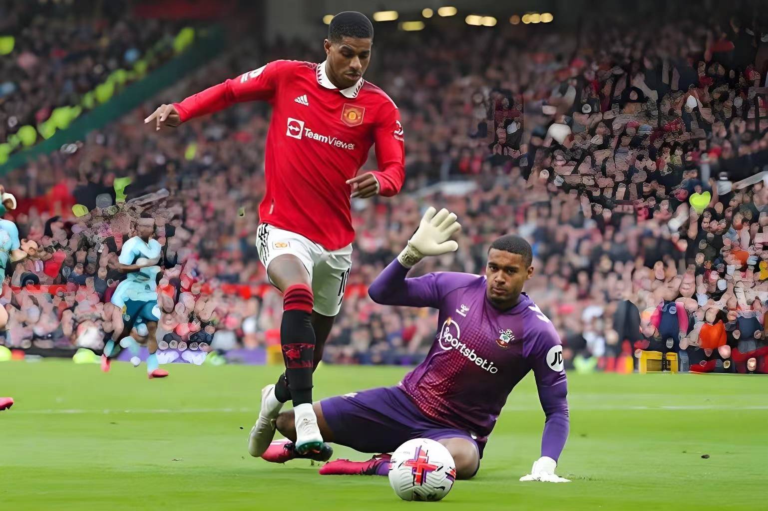 关于曼联客场逼平对手，球队状态回暖的信息