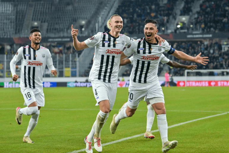 阿贾克斯表现出色，成功晋级欧冠半决赛