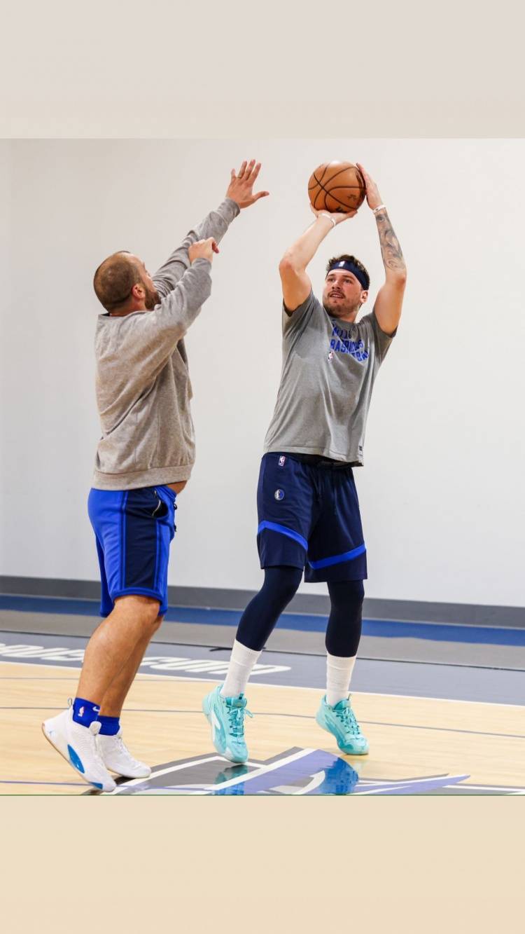 开云体育下载-关于篮球巨星发推让球迷动容甜蜜视频赢得大众喜爱的信息