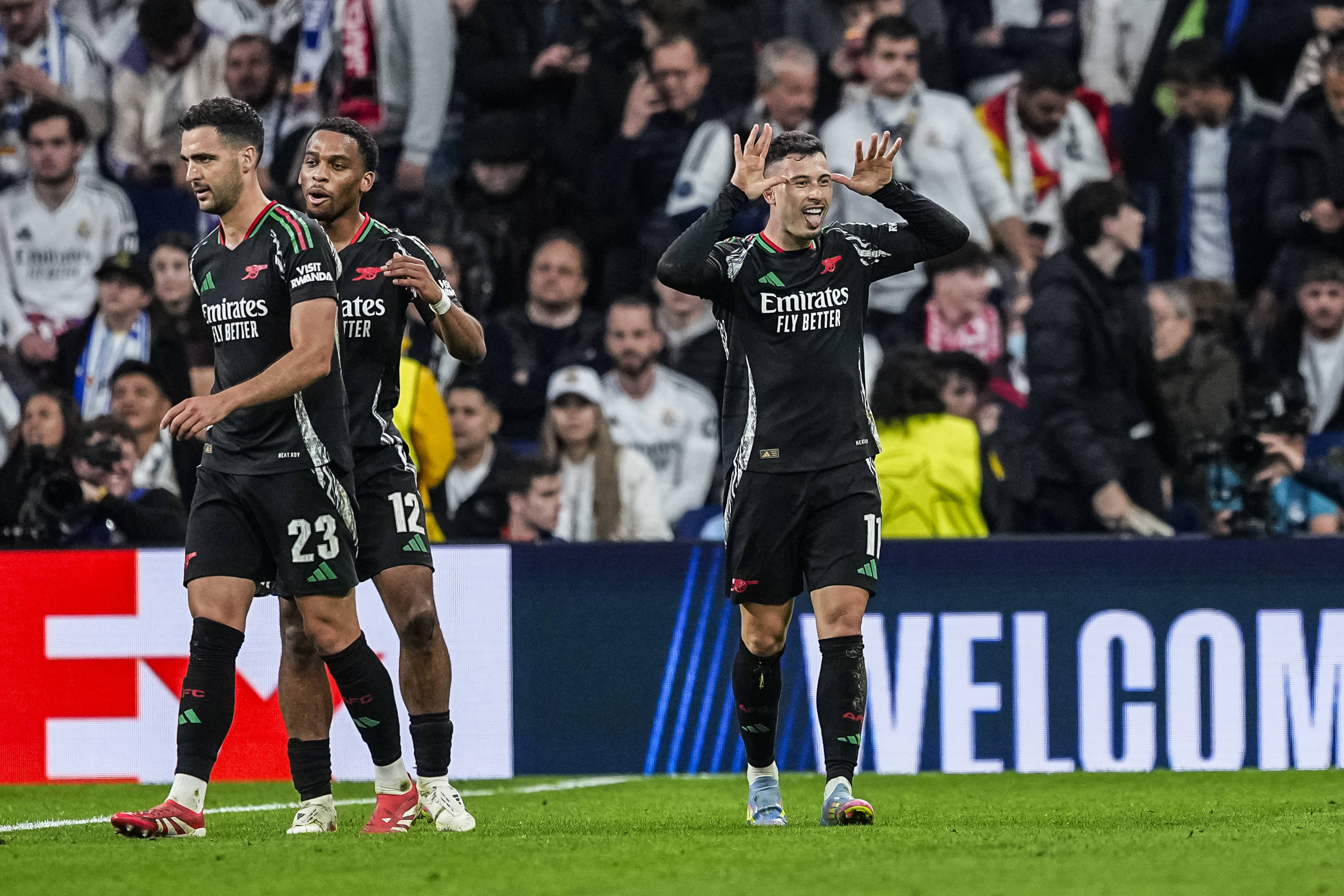 开云体育官方网站-阿森纳三球大胜，登顶小组赛