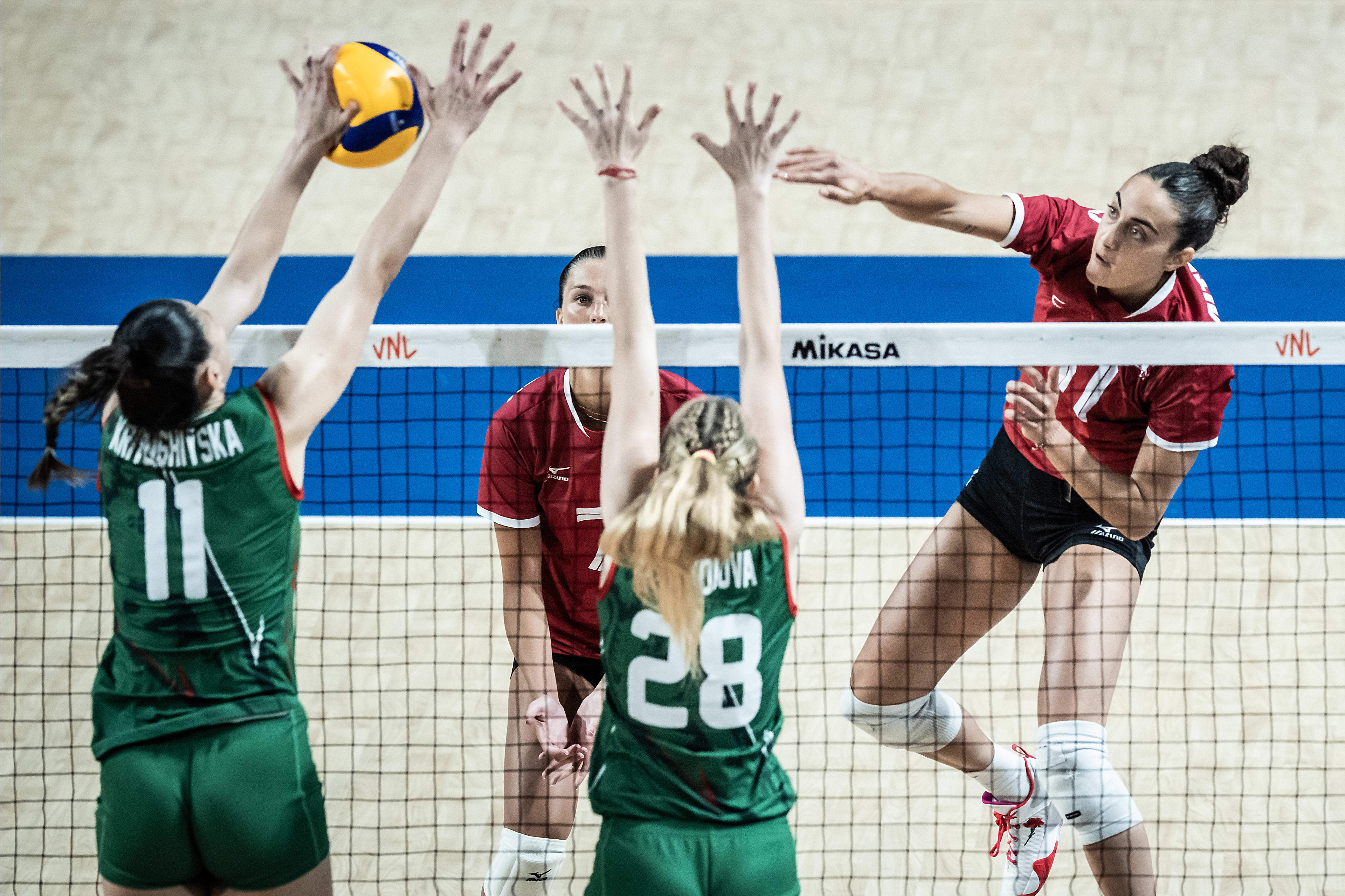 意大利篮球联赛一场胜利后引发球迷狂欢