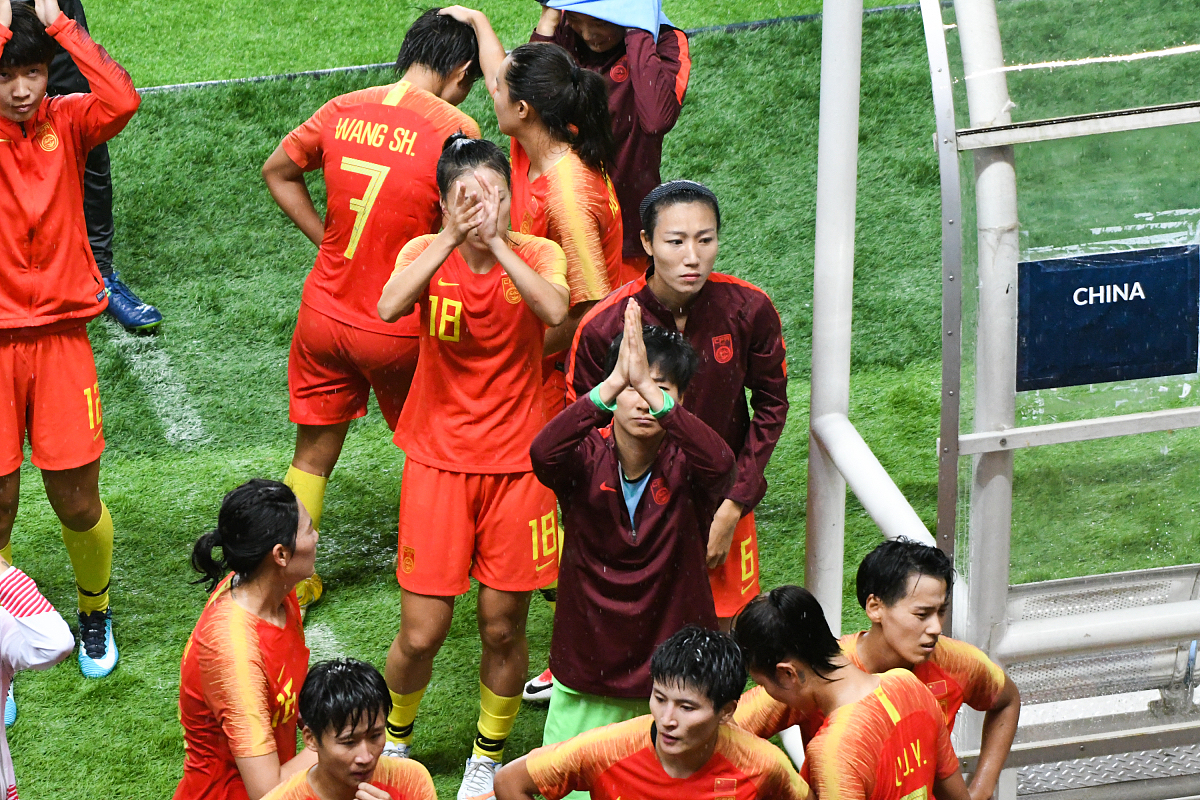中国女足连败持续，球员心态脆弱备战凶险
