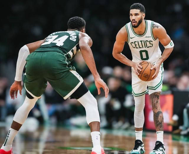 雄鹿队员合作默契，成功阻止对手反扑的简单介绍