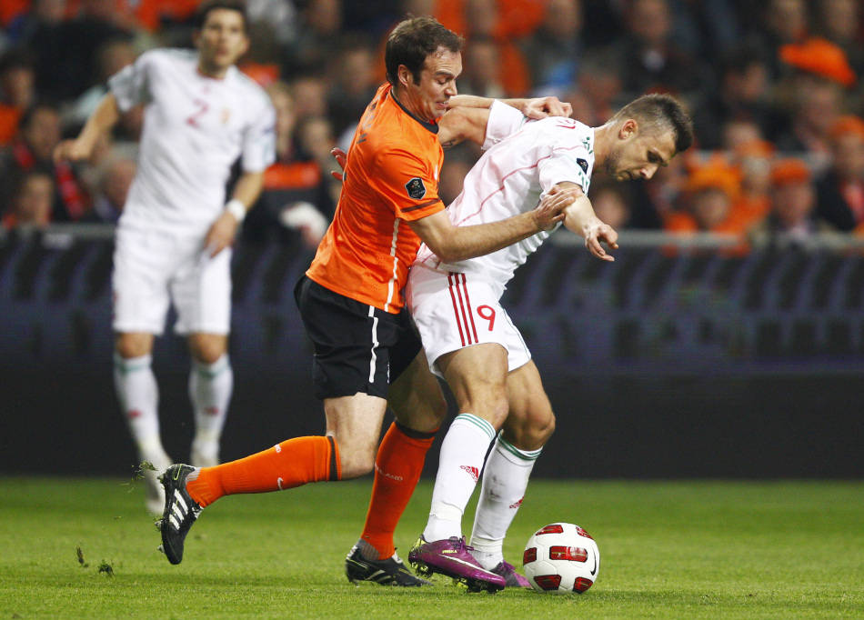 荷兰队在主场比赛中取得了一场漂亮的胜利 荷兰队在主场比赛中取得了一场漂亮的胜利