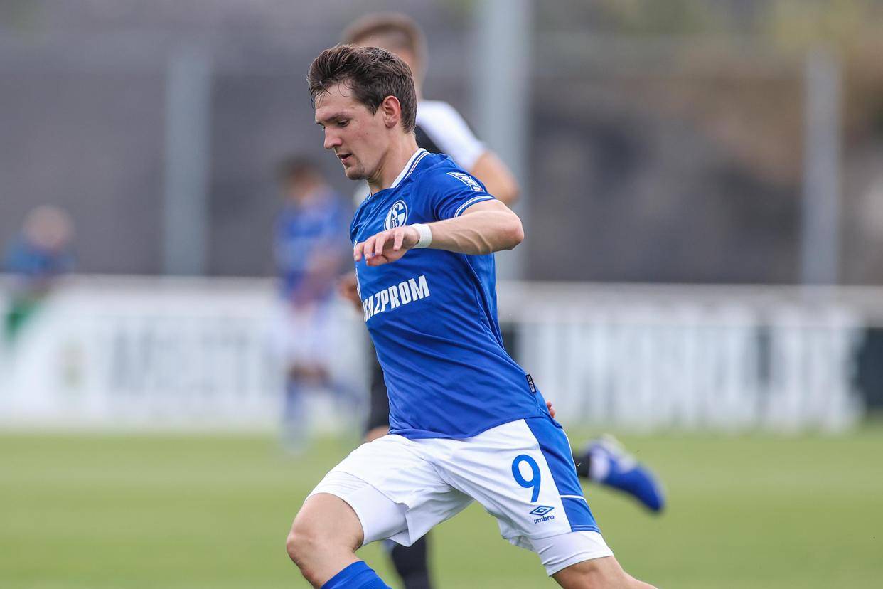 开云下载-沙尔克遭遇惨败，战绩陷入低谷