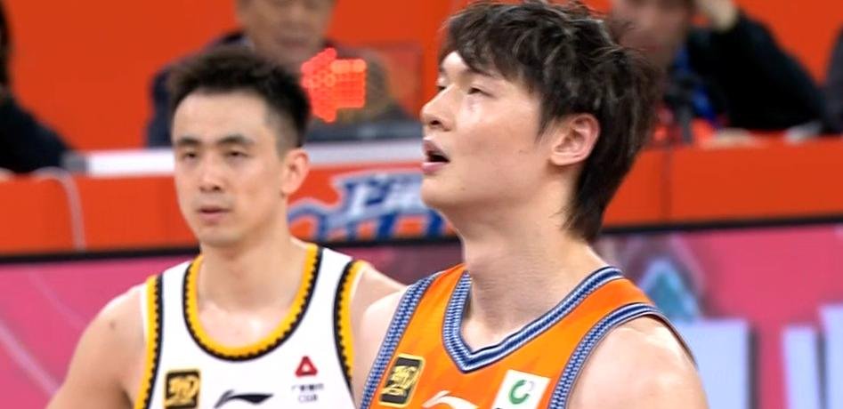 开云体育官网-上海男篮击败江苏队，夺得宝贵分