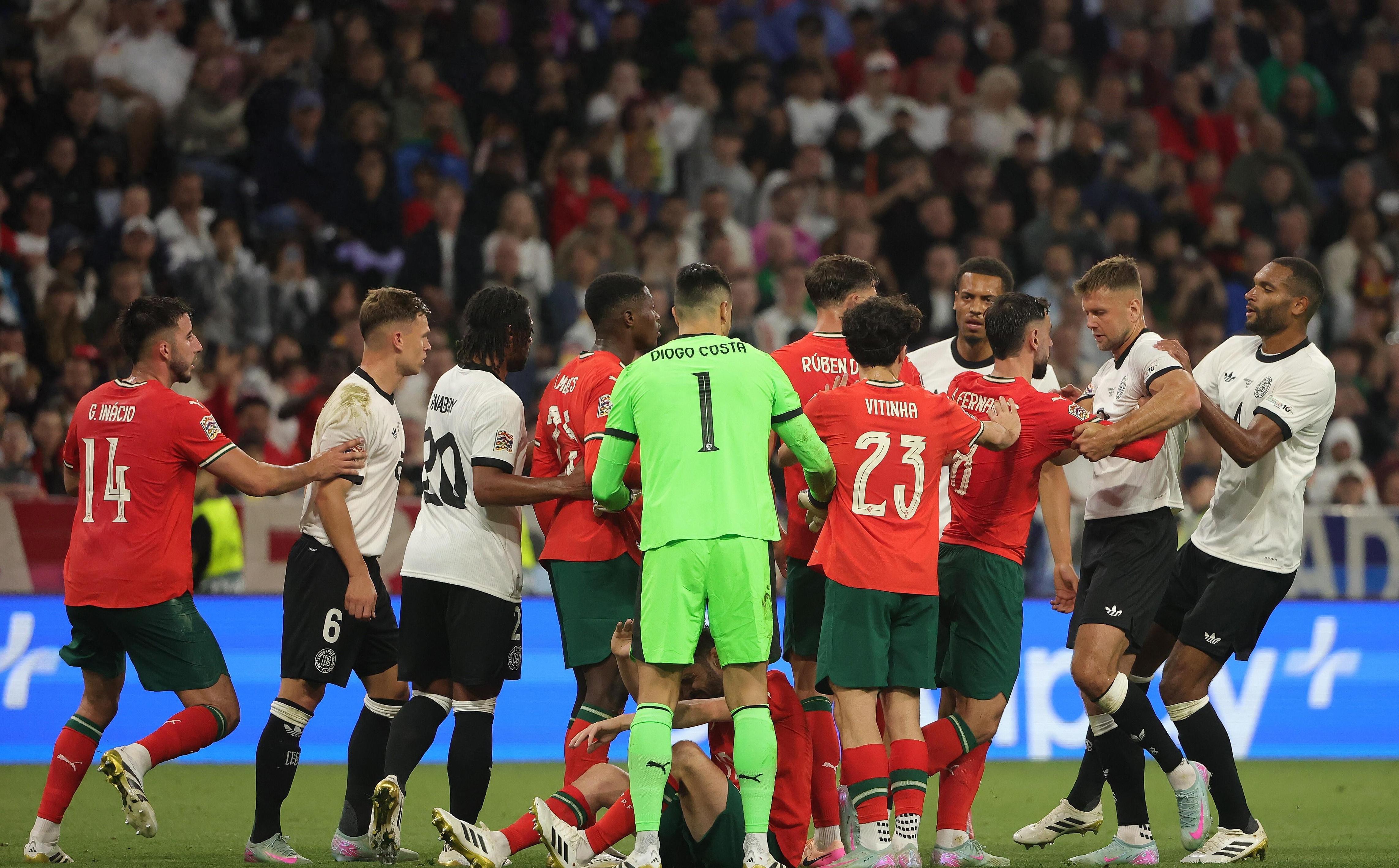 包含欧国联赛精华瞬间，激情对决引爆球场的词条