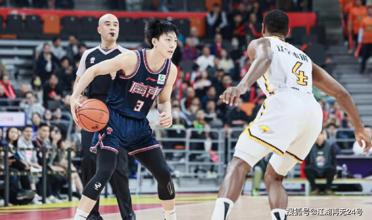 包含广东队再度压倒新疆男篮，登顶排行榜荣耀的词条