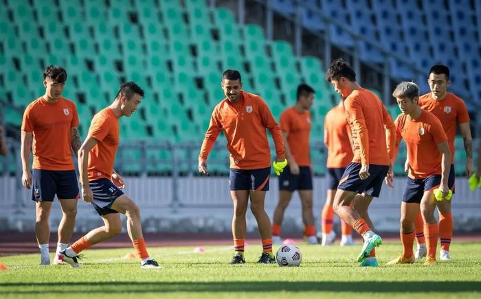 吉林队与广州队交手，双方积极备战