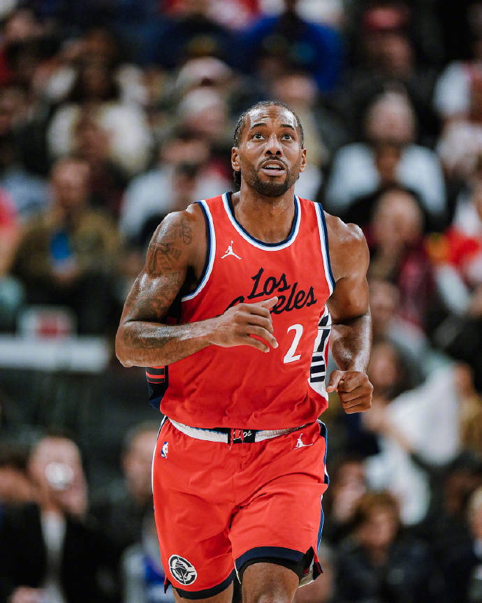 关于猛龙球员伦纳德在比赛中交出全面数据表现的信息