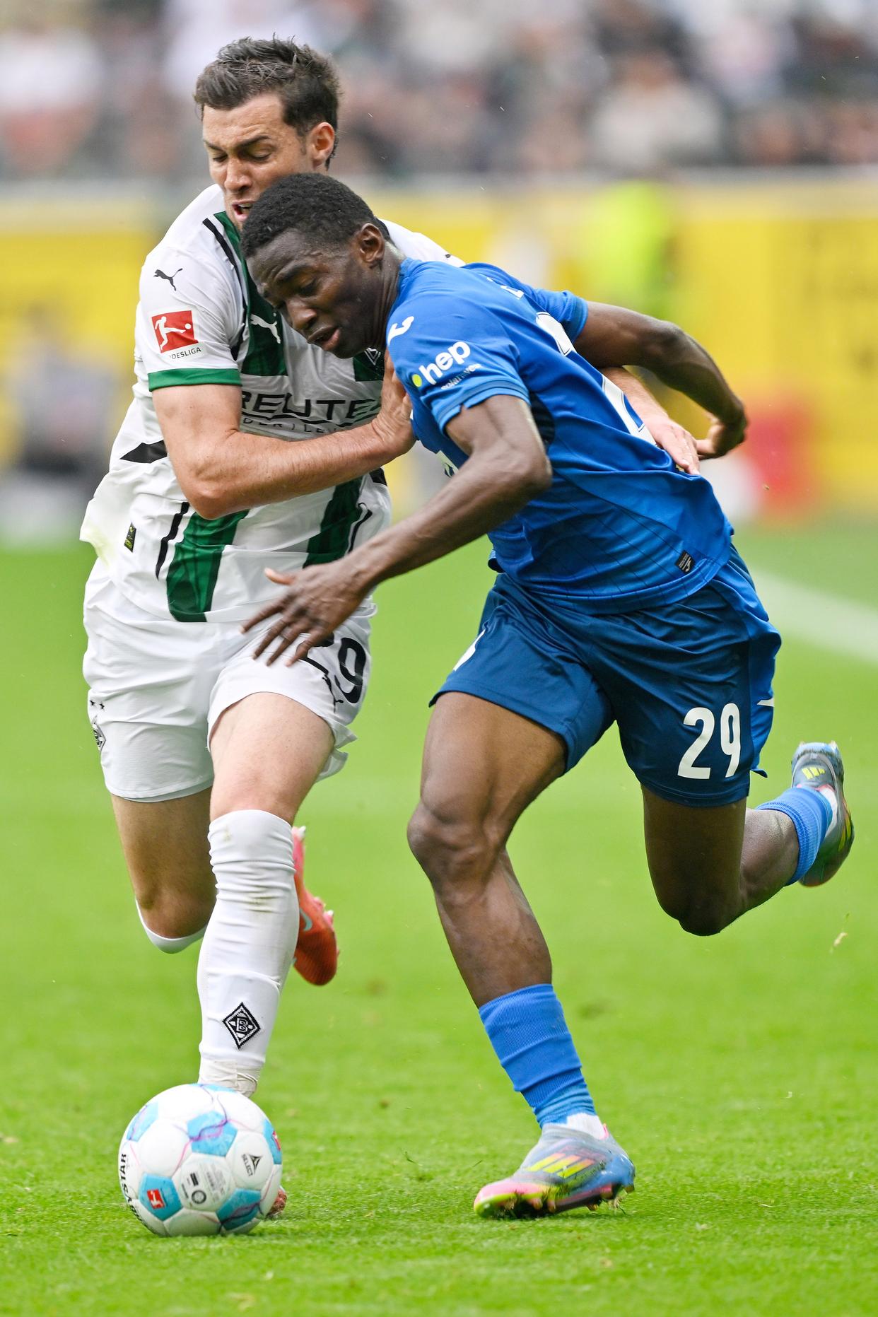 门兴格拉德巴赫球星飙射破门，助球队一战胜利的简单介绍