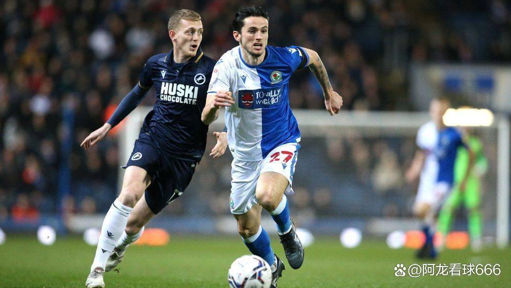 利兹联惨败热刺，保持领先优势