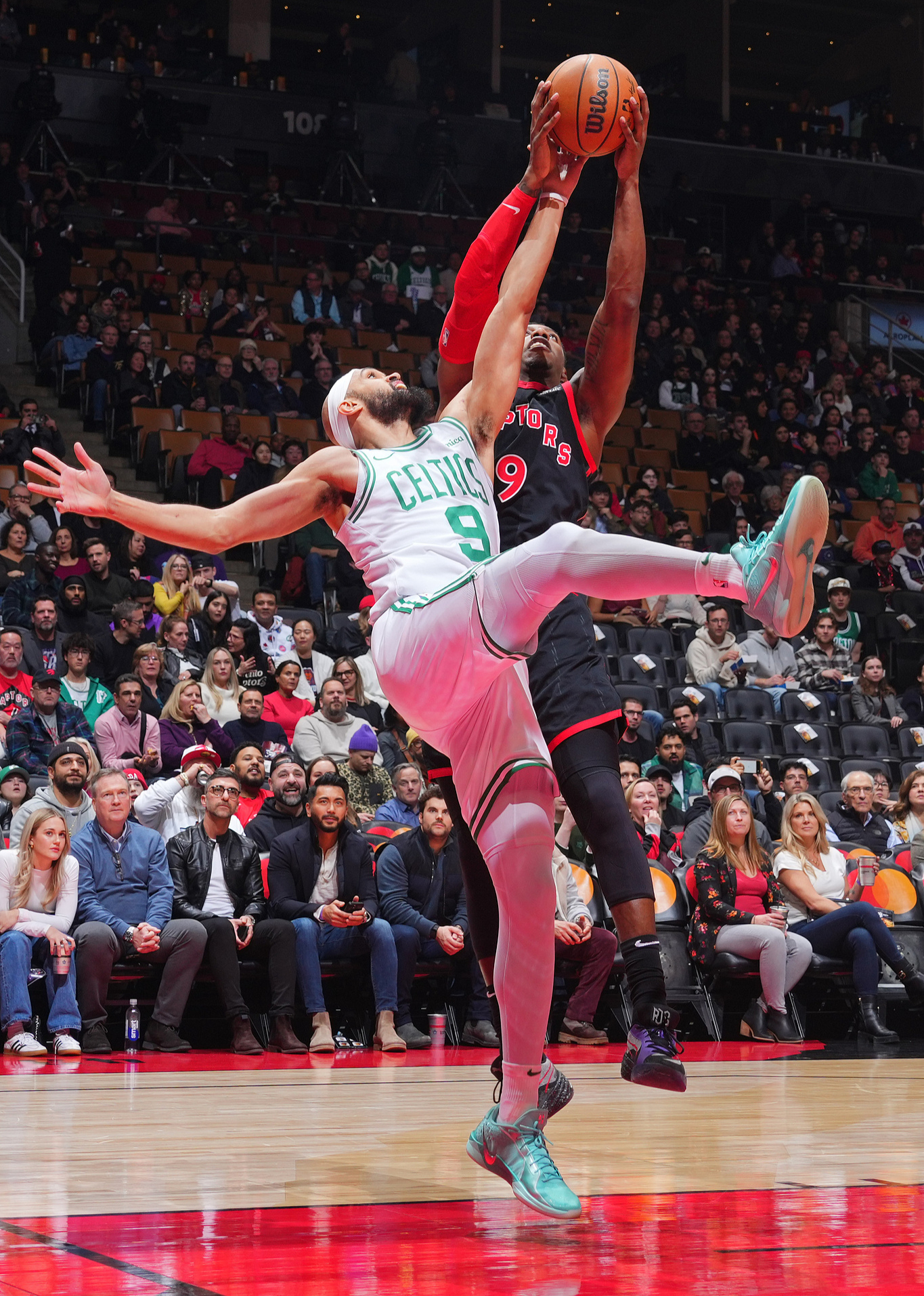 猛龙主场告捷,击败黄蜂 猛龙主场告捷,击败黄蜂