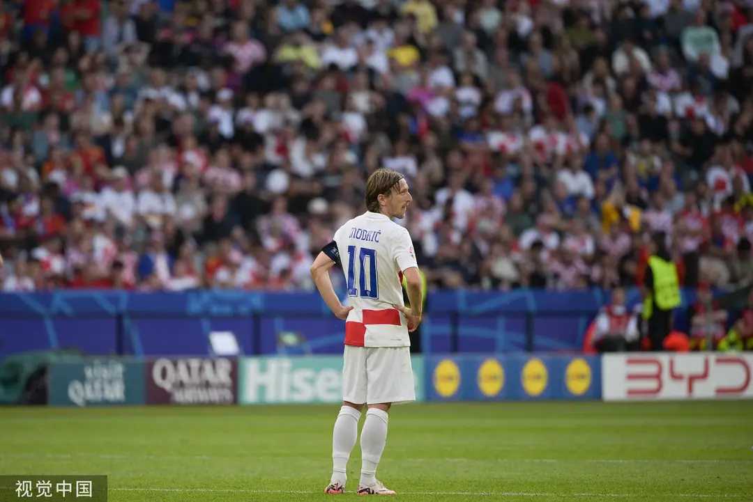 欧洲杯：西班牙2-1捷克，莫拉塔进球破门