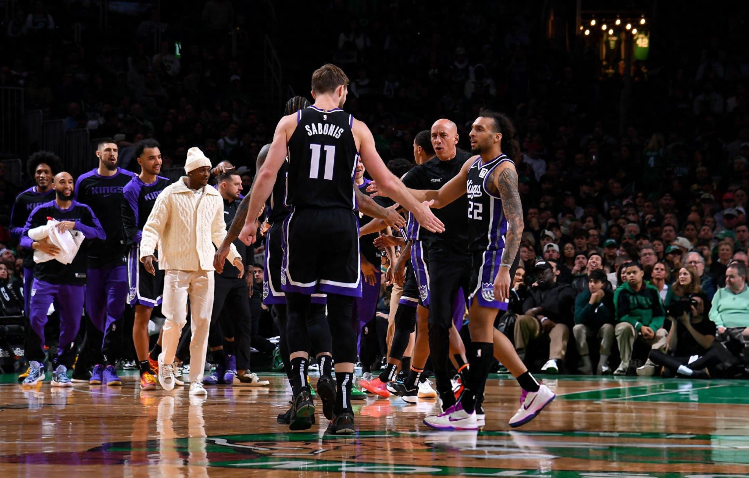 凯尔特人击败篮网，豪取十二连胜