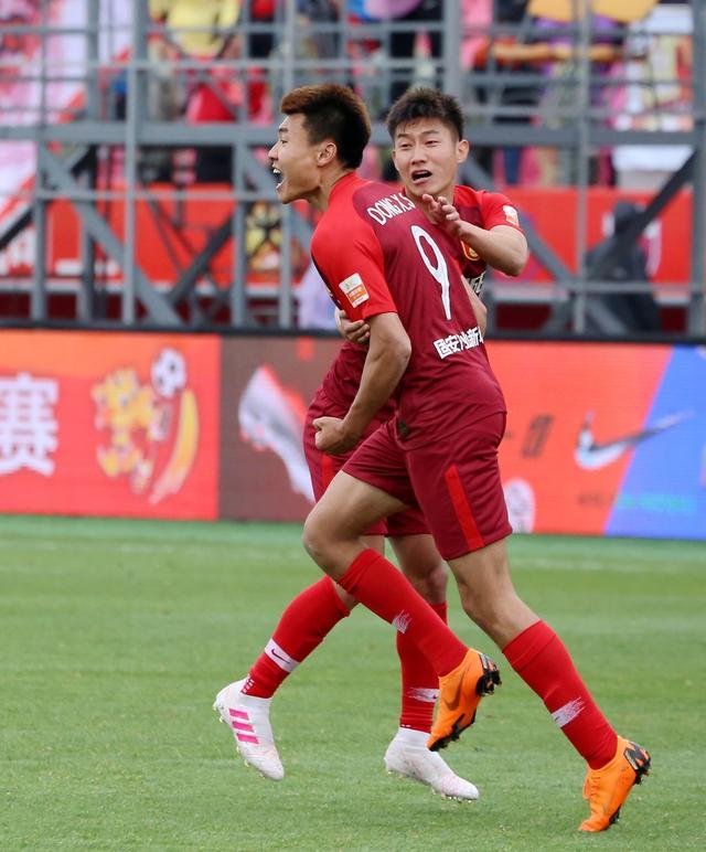 开云体育官方网站-河北华夏幸福客场战平北京人和，难舍难分