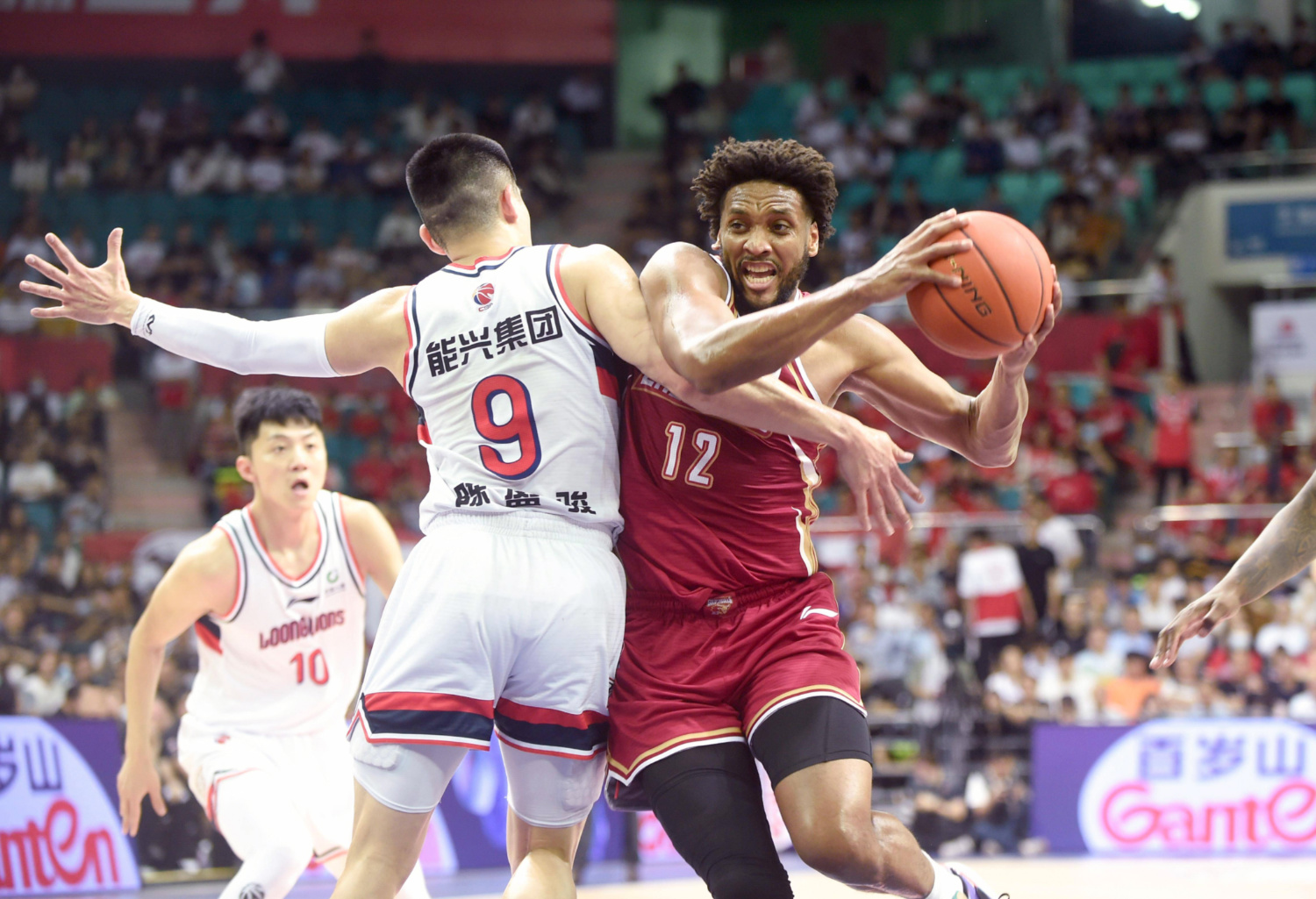 开云体育入口-灰熊鏖战山东队，哈登带队取胜